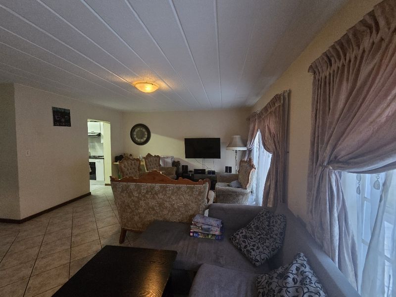 3 Bedroom 2 bathroom unit FOR SALE - Photo 10