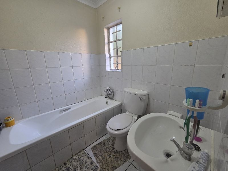 3 Bedroom 2 bathroom unit FOR SALE - Photo 8