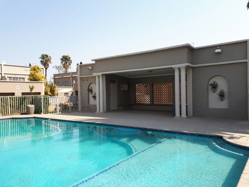 Stylish Duplex Living with Space, Security & Saturday Morning Viewings - Photo 4