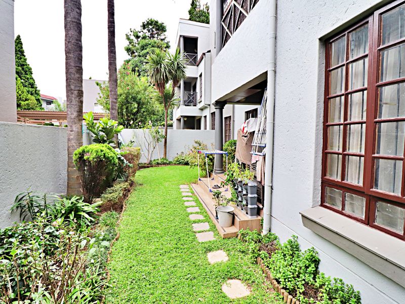 Modern Garden Apartment with Pool & Inverter System in the Complex - Photo 1