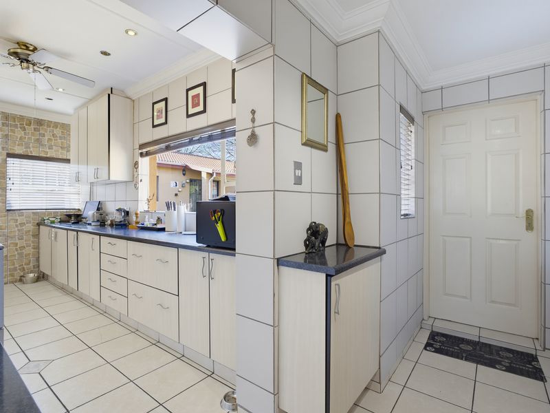Family home in boomed area in Croydon. - Photo 6