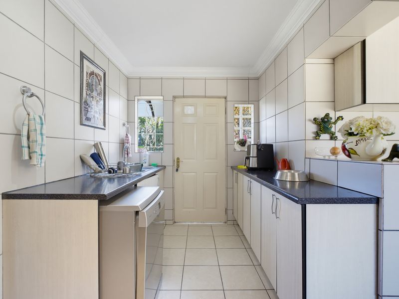 Family home in boomed area in Croydon. - Photo 9