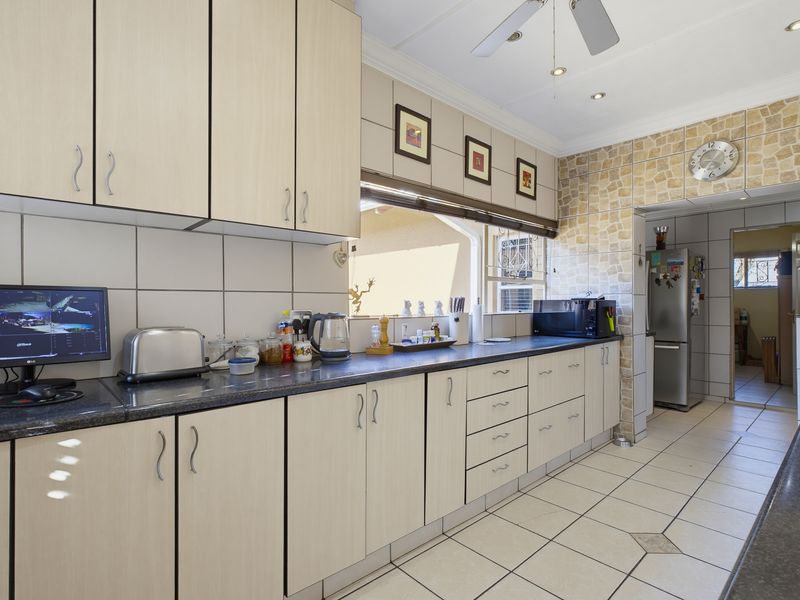 Family home in boomed area in Croydon. - Photo 8