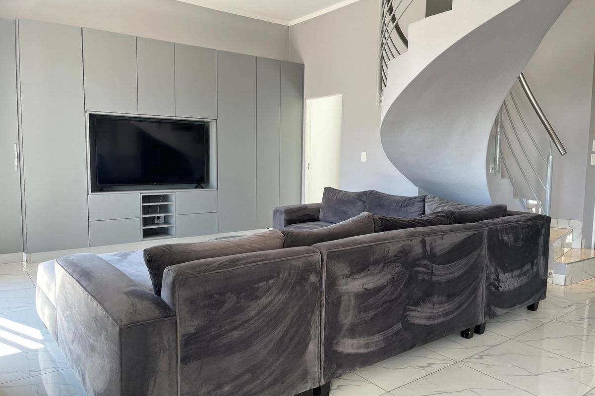 SANDHURST APARTMENT - Photo 3