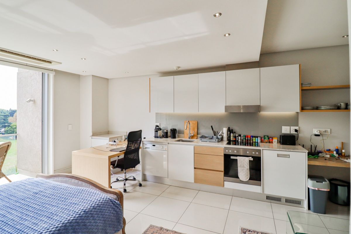 Luxury Fully Furnished Bachelor at Metropolis on Park – R13,000 p/m - Photo 3