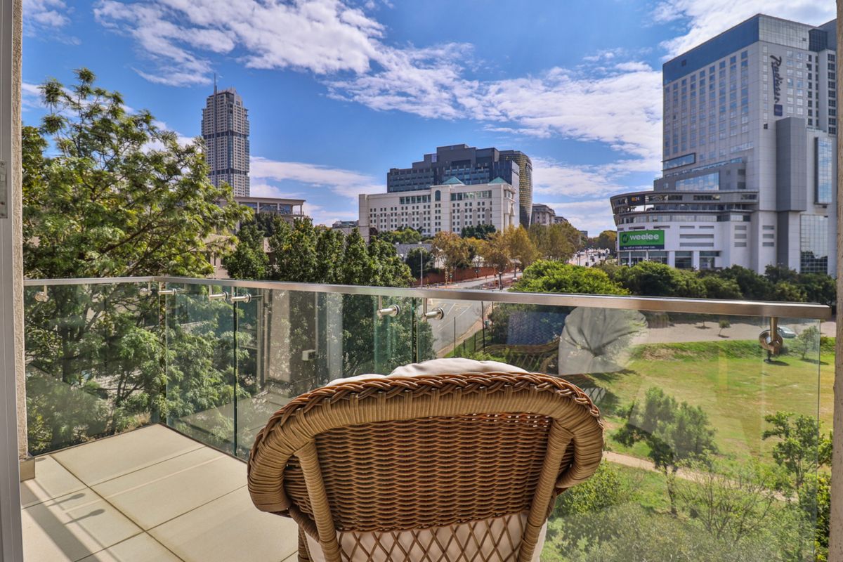Luxury Fully Furnished Bachelor at Metropolis on Park – R13,000 p/m - Photo 2
