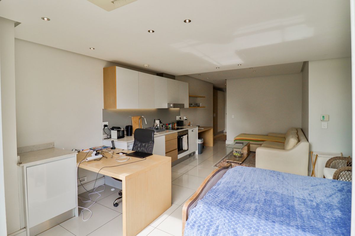 Luxury Fully Furnished Bachelor at Metropolis on Park – R13,000 p/m - Photo 4