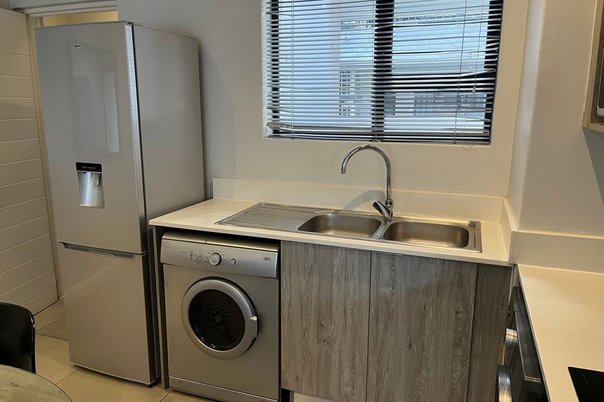 Fully Furnished 2-Bedroom Garden Apartment at 7 on Middle - Photo 5
