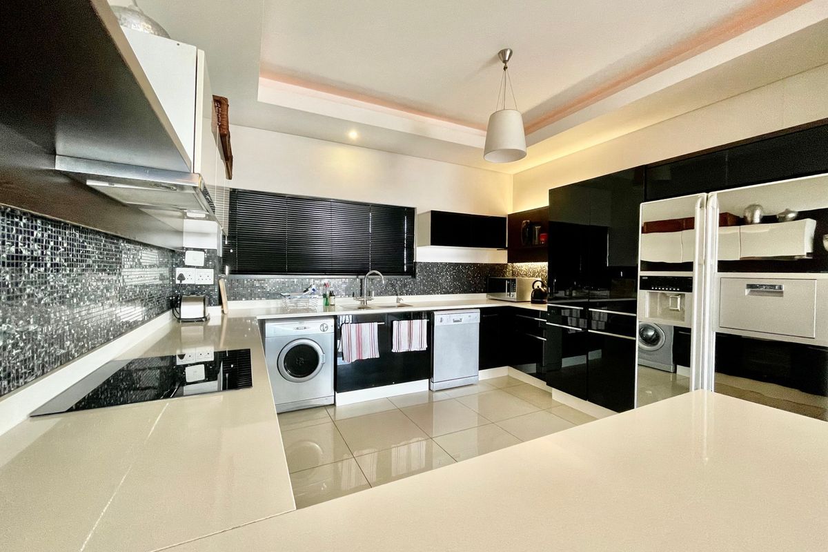 3 BEDROOM FULLY FURNISHED APARTMENT IN MORNINGSIDE - Photo 4