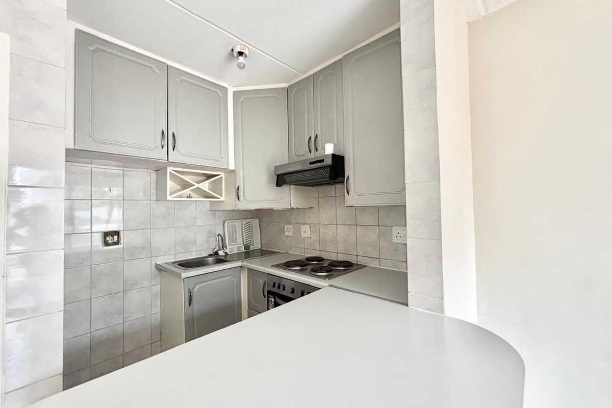 1 BEDROOM 1 BATH APARTMENT FOR RENT IN SANDOWN - Photo 2