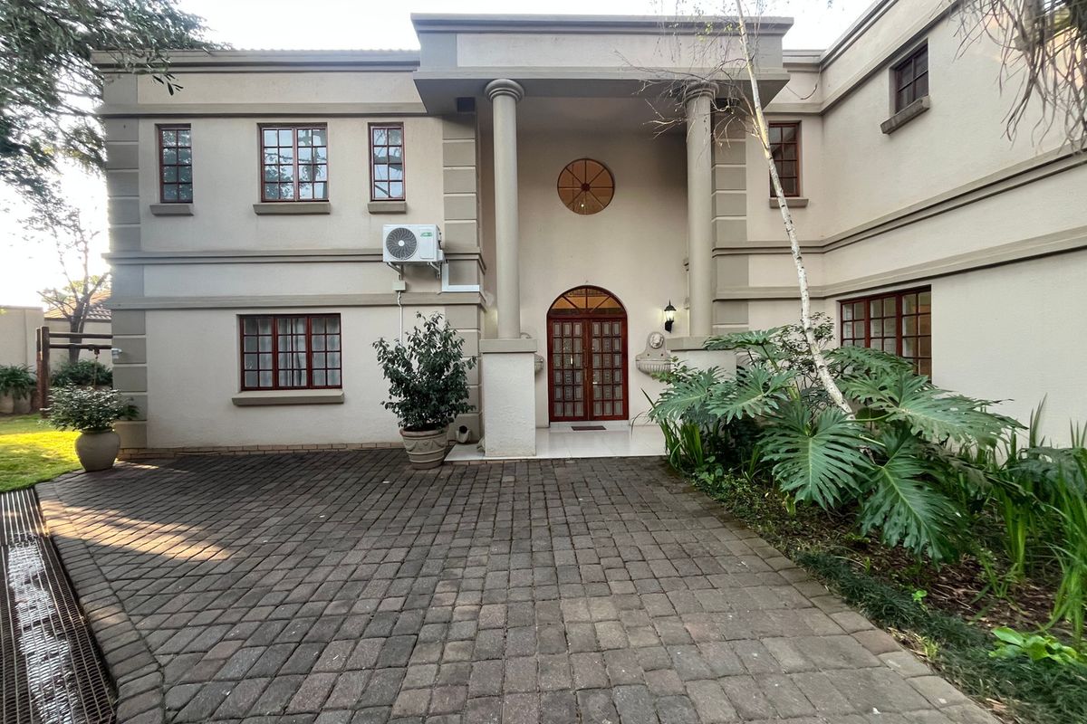 Freestanding Rental Monthly In Sandton - Photo 2