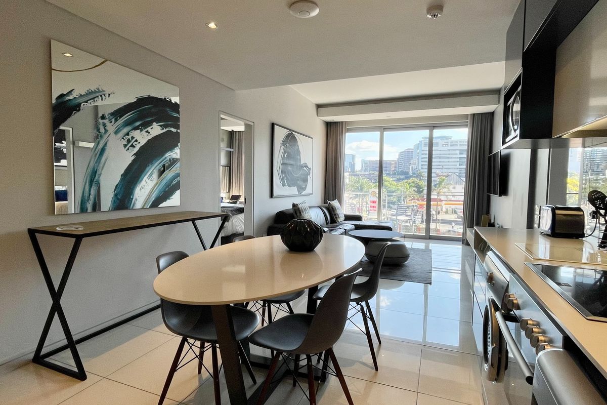 Furnished 2 bedroom luxury hotel apartment for sale in Sandton! - Photo 5