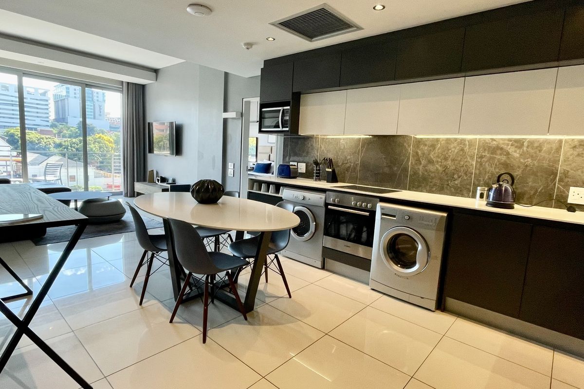 Furnished 2 bedroom luxury hotel apartment for sale in Sandton! - Photo 2