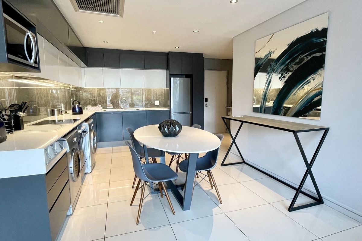 Furnished 2 bedroom luxury hotel apartment for sale in Sandton! - Photo 4