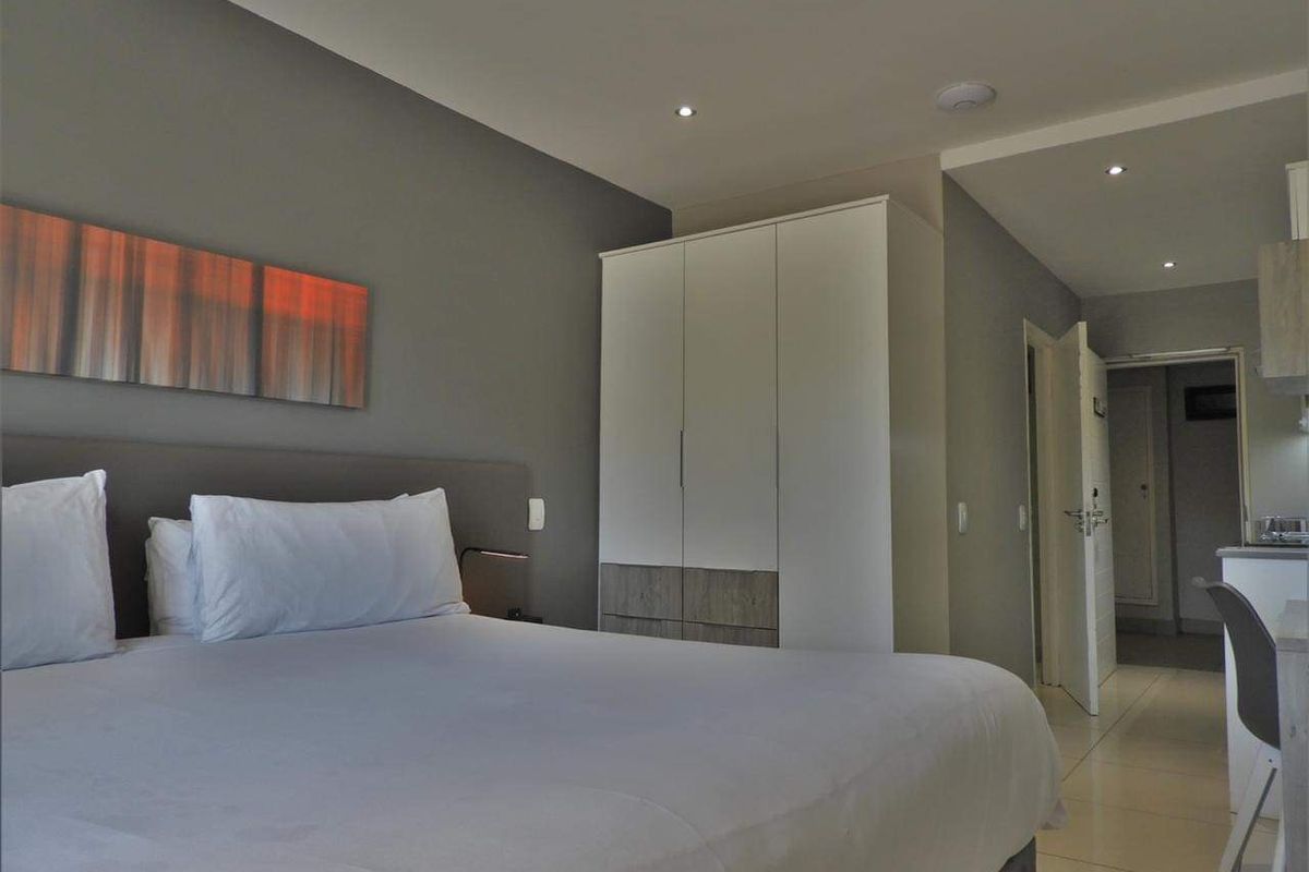 Studio Apartment at The Capital on Bath - Photo 5