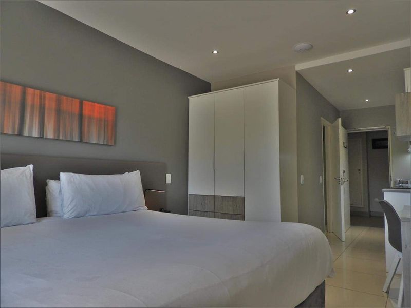 Studio Apartment at The Capital on Bath - Photo 5