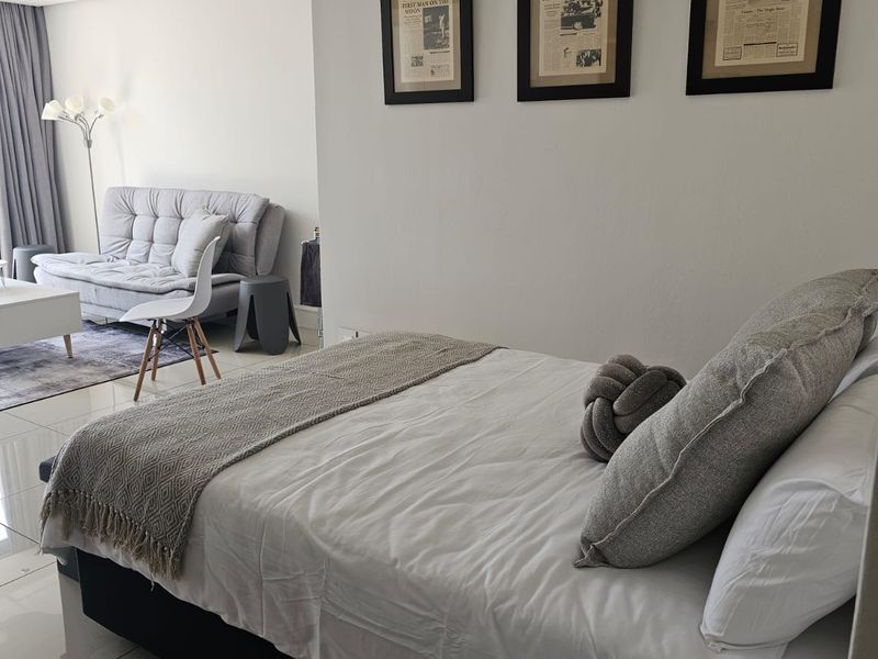 Where Urban Chic Meets Serene Sophistication in Our Exclusive Studio Flat - Photo 6