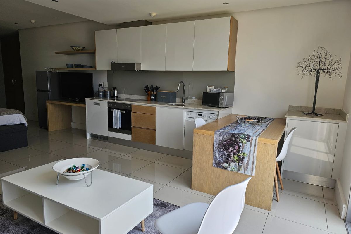 Where Urban Chic Meets Serene Sophistication in Our Exclusive Studio Flat - Photo 3