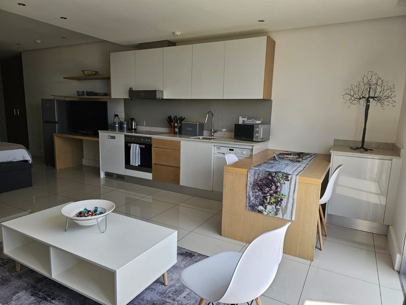 Where Urban Chic Meets Serene Sophistication in Our Exclusive Studio Flat - Photo 3