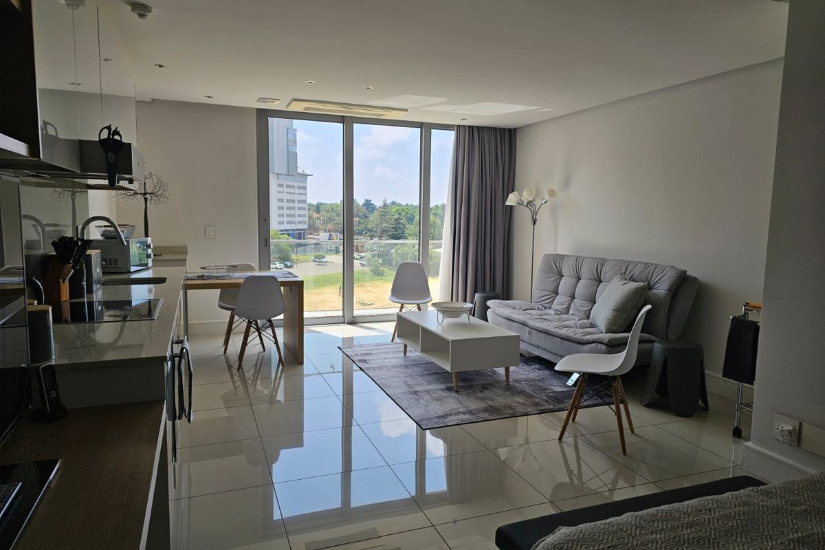 Where Urban Chic Meets Serene Sophistication in Our Exclusive Studio Flat - Photo 4