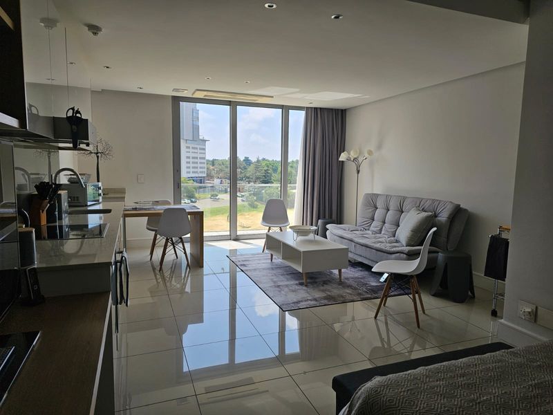 Where Urban Chic Meets Serene Sophistication in Our Exclusive Studio Flat - Photo 4