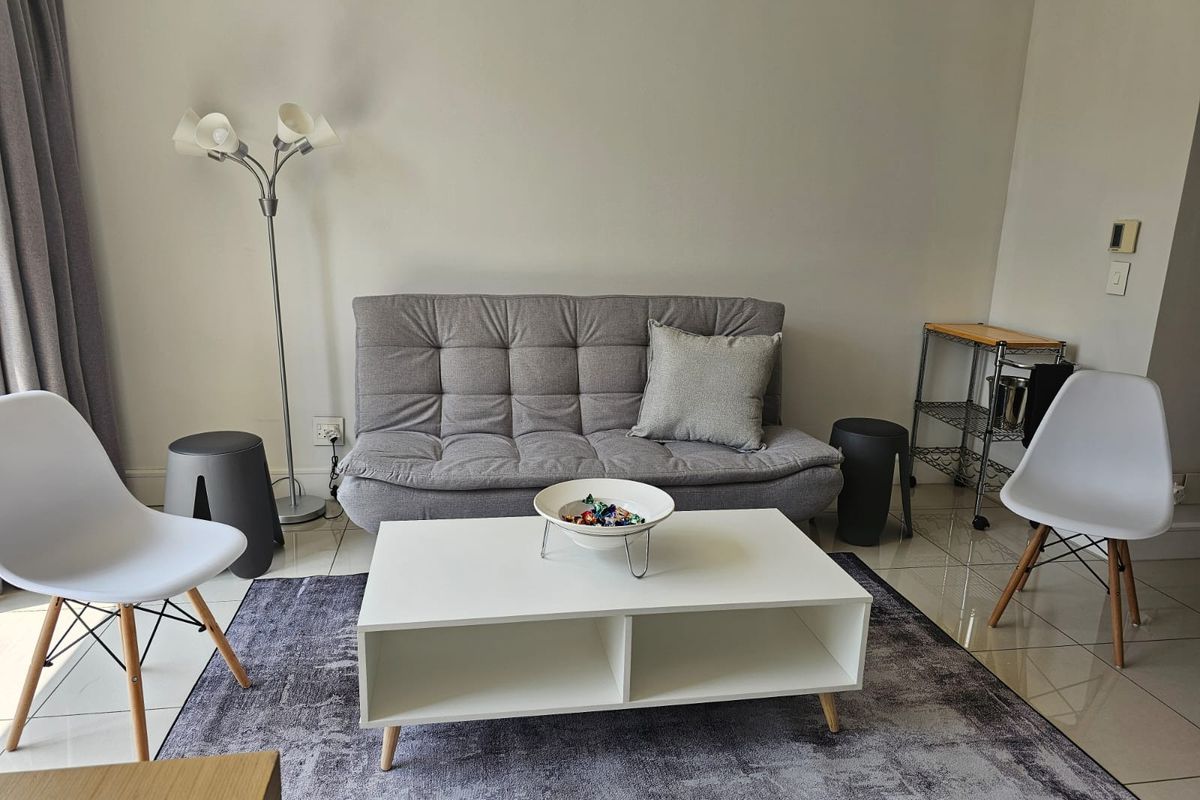 Where Urban Chic Meets Serene Sophistication in Our Exclusive Studio Flat - Photo 2