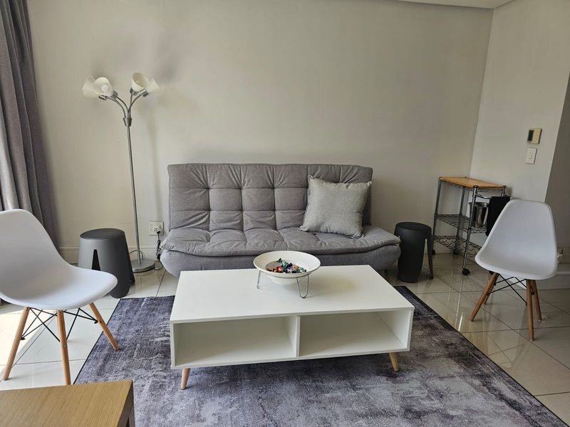 Where Urban Chic Meets Serene Sophistication in Our Exclusive Studio Flat - Photo 2