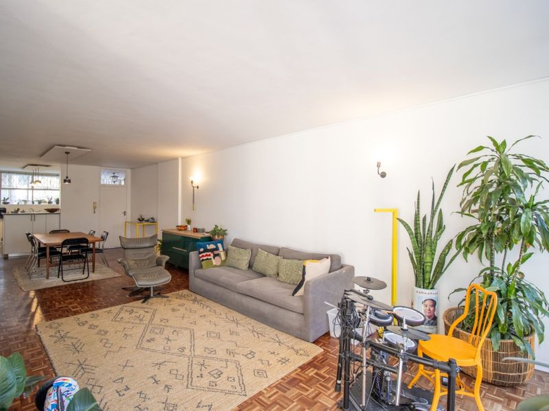 Welcome to Devon Place, a beautiful and tranquil building that offers a serene escape from the hust - Photo 4