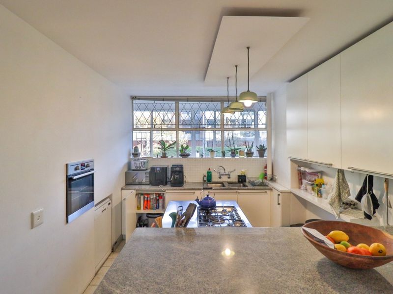 Welcome to Devon Place, a beautiful and tranquil building that offers a serene escape from the hust - Photo 9