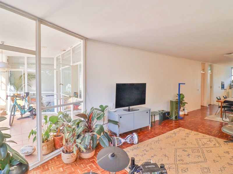 Welcome to Devon Place, a beautiful and tranquil building that offers a serene escape from the hust - Photo 6