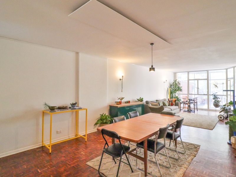 Welcome to Devon Place, a beautiful and tranquil building that offers a serene escape from the hust - Photo 3