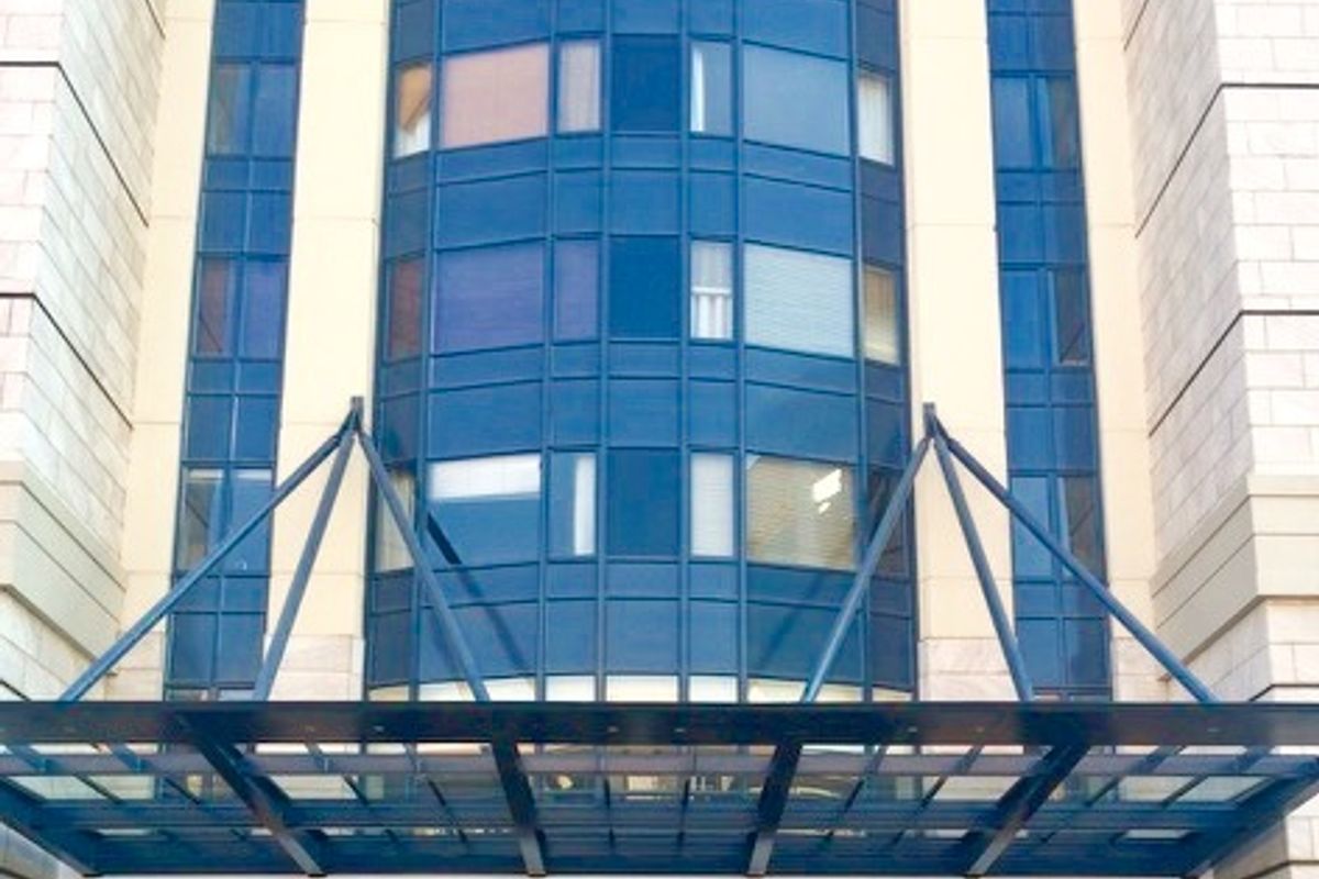 BEAUTIFUL CHIC LIVING SPACE!!! - Photo 2