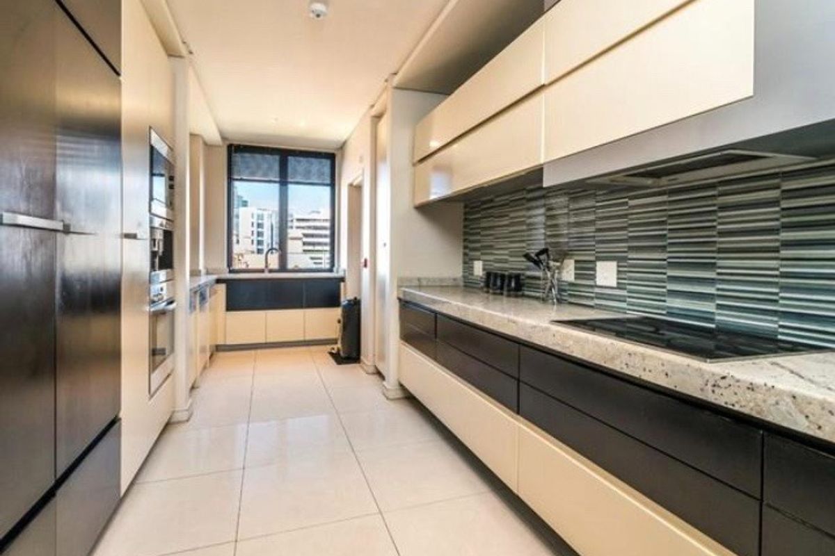 BEAUTIFUL CHIC LIVING SPACE!!! - Photo 3