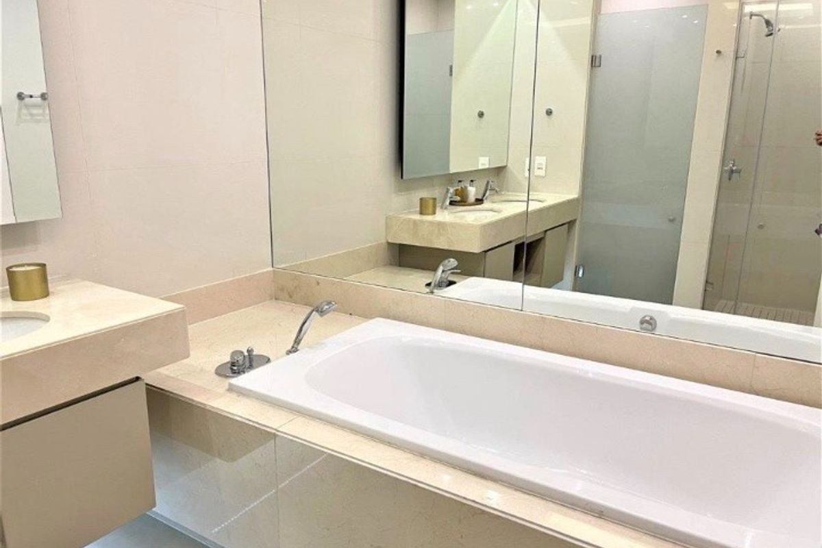 BEAUTIFUL CHIC LIVING SPACE!!! - Photo 5