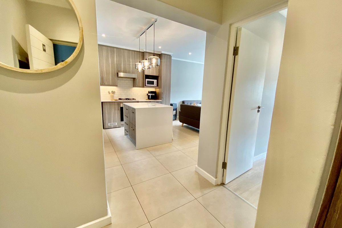 Modern 1-Bedroom apartment for sale in a Quiet Cul-de-Sac - Photo 2