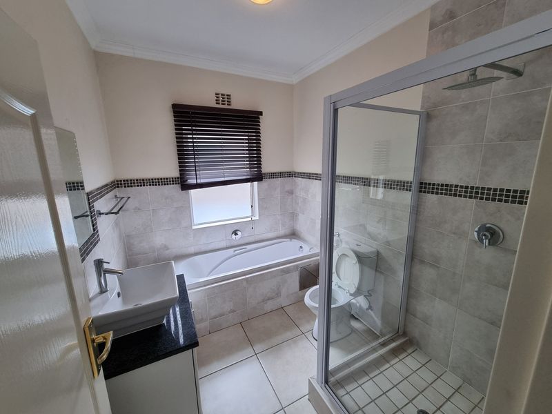 Apartment For Sale In Johannesburg - Photo 7