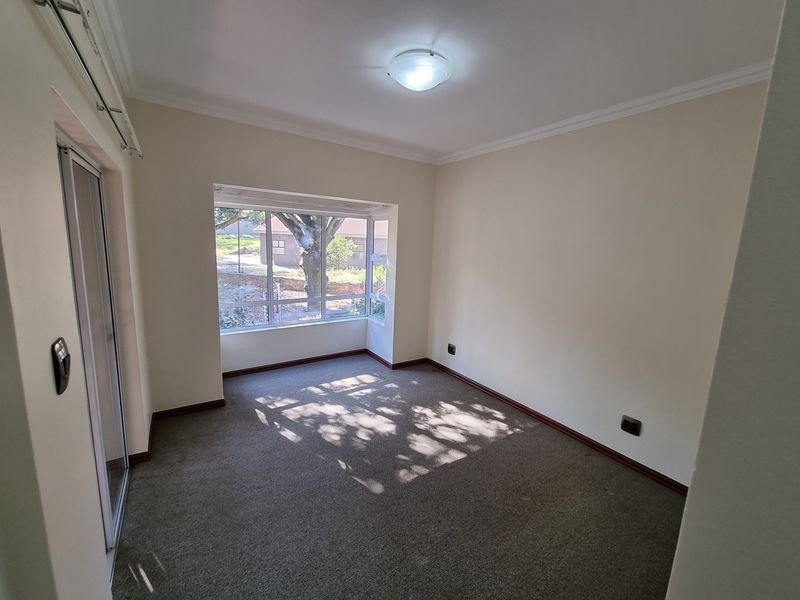 Apartment For Sale In Johannesburg - Photo 5