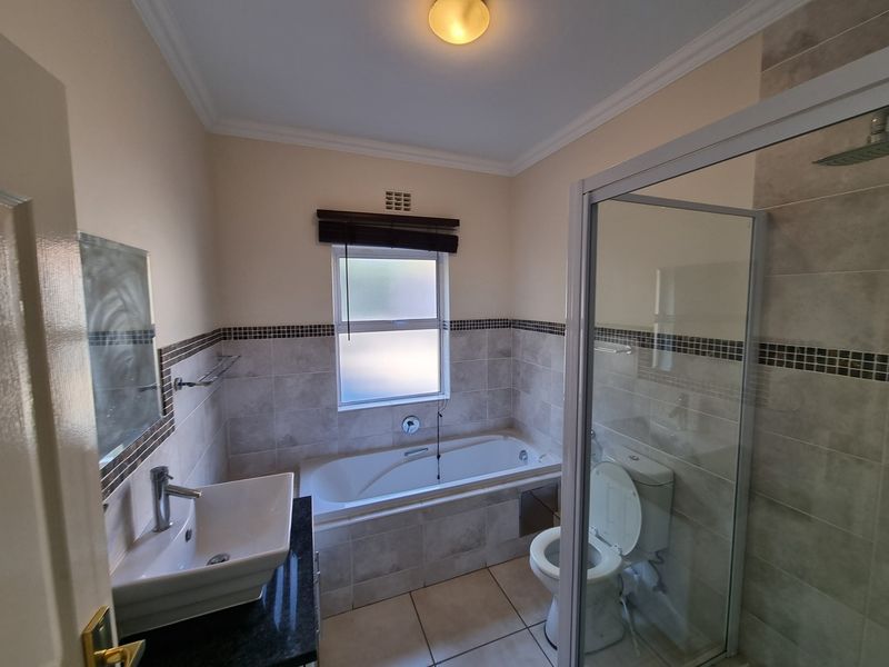 Apartment For Sale In Johannesburg - Photo 8