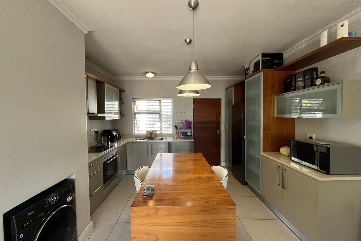 Apartment For Sale In Sandton - Photo 3