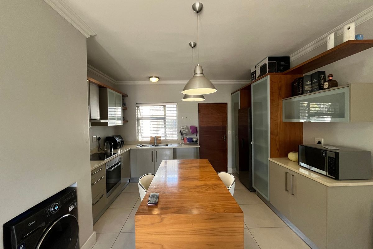 Apartment For Sale In Sandton - Photo 2