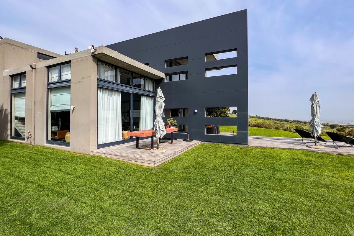 106ha luxury farm with architect designed home for sale in the Winelands!! - Photo 2