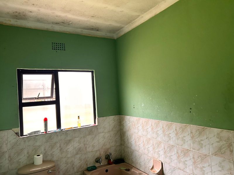 Well-Located 3-Bedroom Family Home in Esikhawini - Photo 5