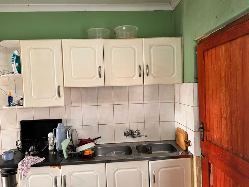 Well-Located 3-Bedroom Family Home in Esikhawini - Photo 3