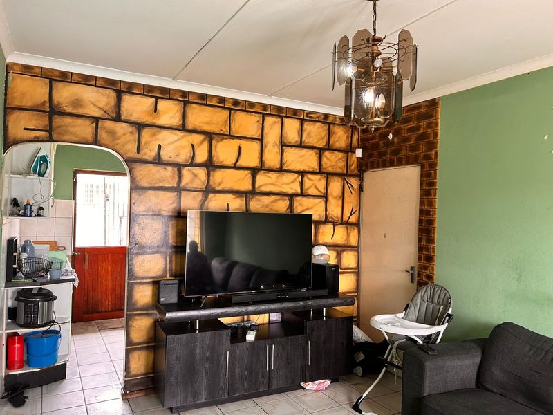 Well-Located 3-Bedroom Family Home in Esikhawini - Photo 7