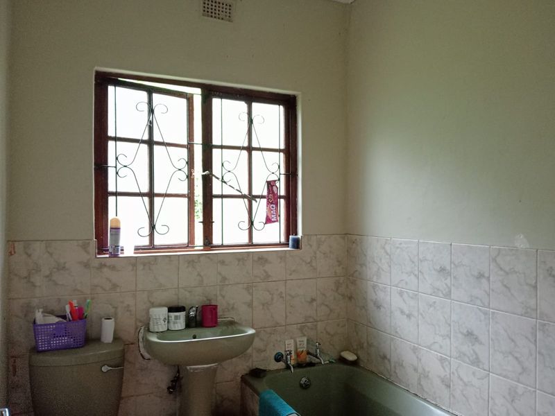 **Exclusive Mandate in Prime Ngwelezane Location! - Photo 5