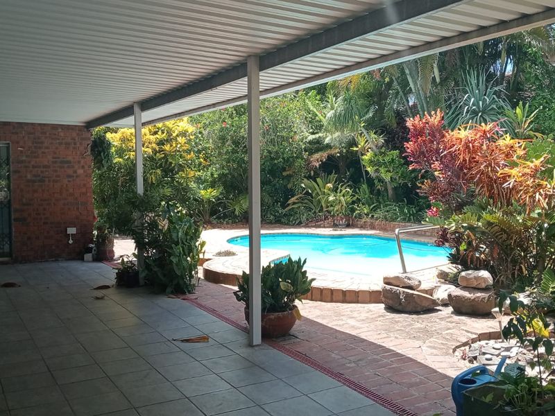 3 Bedroom Home with Double Garage, Pool and Solar System in meer en see - Photo 2