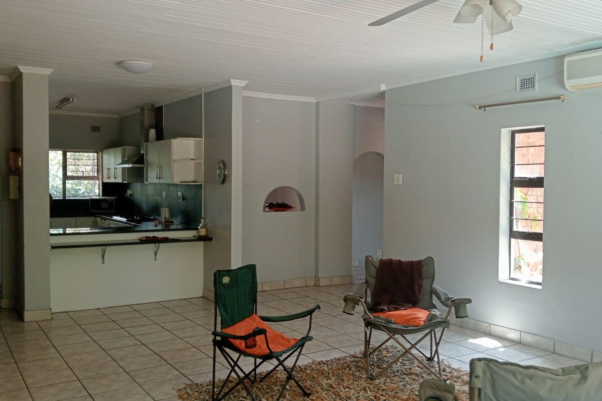 3 Bedroom Home with Double Garage, Pool and Solar System in meer en see - Photo 3