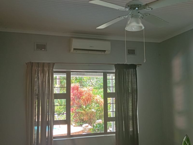 3 Bedroom Home with Double Garage, Pool and Solar System in meer en see - Photo 7