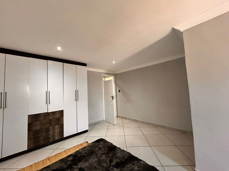 Welcome to this beautiful and spacious 4bedroom home. - Photo 3