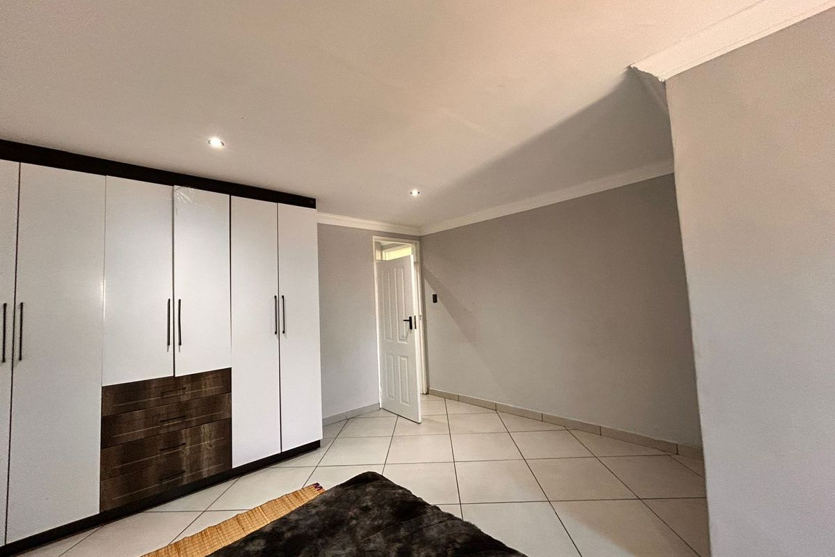 Welcome to this beautiful and spacious 4bedroom home. - Photo 3